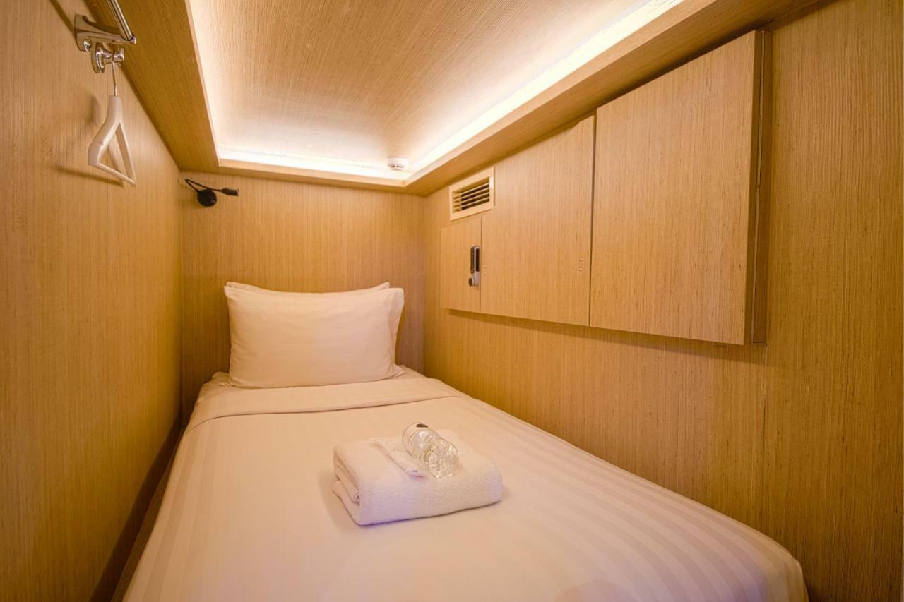 Single Capsule Mixed Room