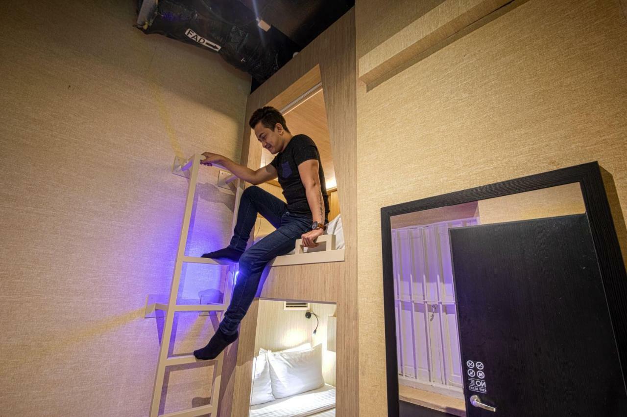 Single Capsule Mixed Room